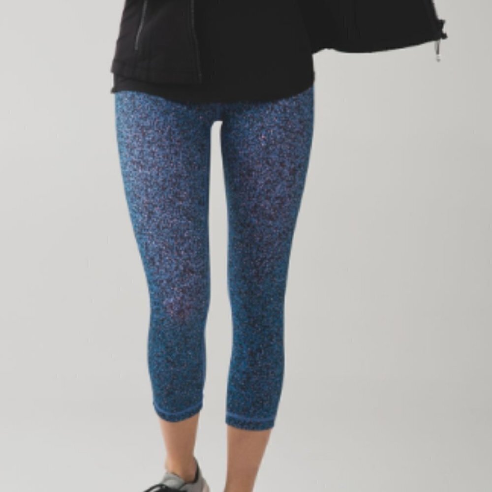 Lululemon‎ Lululemon Wunder Under Crop III in Blue, Pink & Black sz 4